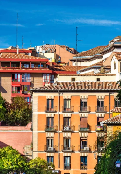 Typische gebouwen in het centrum van Madrid, Spanje — Stockfoto