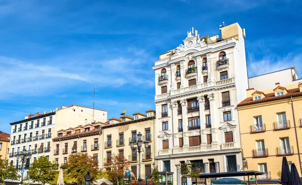 Τυπικό κτίριο στο κέντρο της Μαδρίτης, Ισπανία — Φωτογραφία Αρχείου