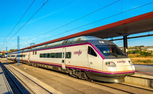 Toledo tren istasyonunda Madrid için yüksek hızlı tren — Stok fotoğraf