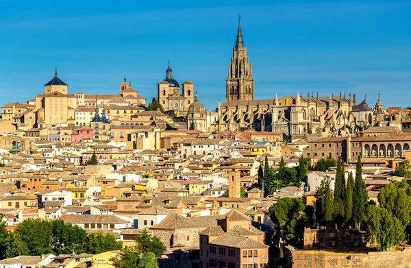 Toledo Katedrali - İspanya ile görünümünü — Stok fotoğraf