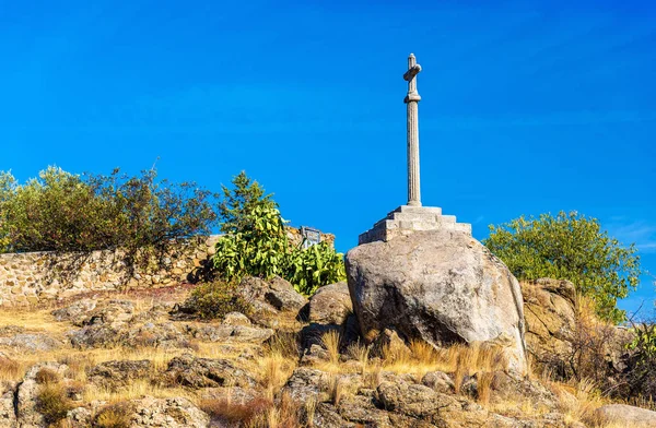 Krzyż na wzgórzu w pobliżu Toledo - Hiszpania — Zdjęcie stockowe