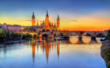 Katedral Bazilikası Nuestra Senora del Pilar Zaragoza - İspanya