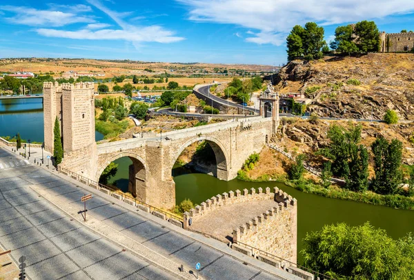 De brug van de Alcantara in Toledo, Spanje — Stockfoto