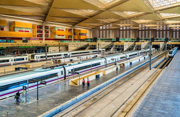 Modern trains at Zaragoza-Delicias station, Spain — Stock Photo, Image