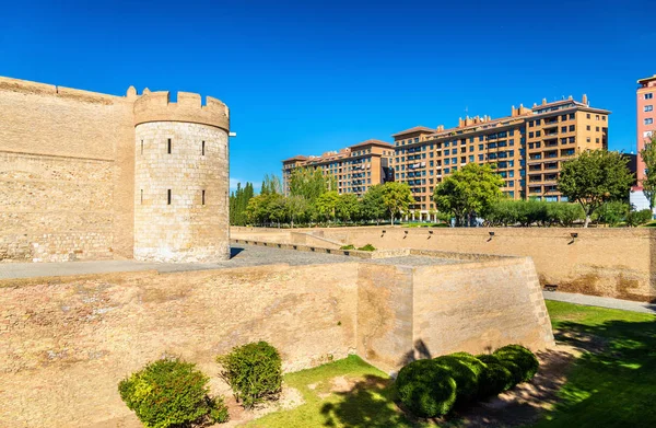 Aljaferia, um palácio islâmico medieval fortificado em Saragoça, Espanha — Fotografia de Stock