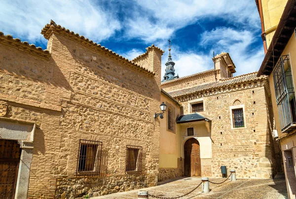 Edificios tradicionales en Toledo - España — Foto de Stock