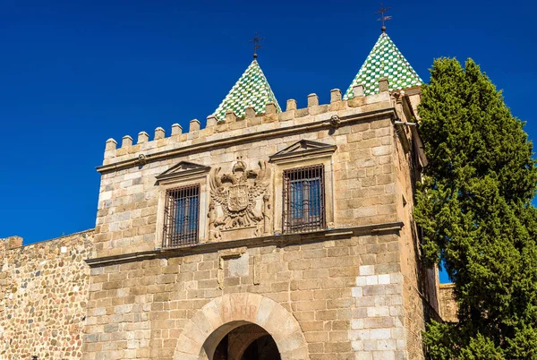 Puerta de Bisagra Nueva kapısı Toledo, İspanya'nın görünümü — Stok fotoğraf