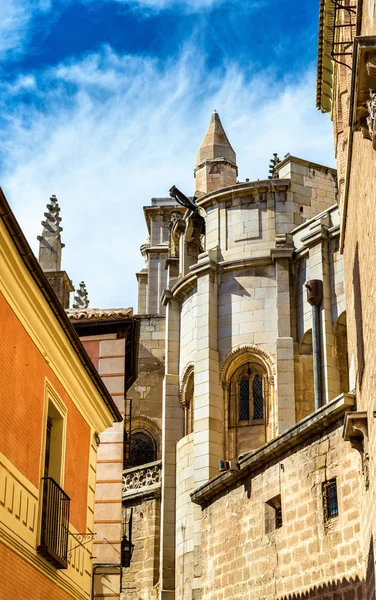 Детали фасада собора Толедо в Испании — стоковое фото