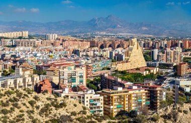 Santa Barbara Castle, İspanya üzerinden görülen Alicante manzarası