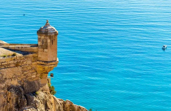 Tour de guet du château de Santa Barbara à Alicante, Espagne — Photo