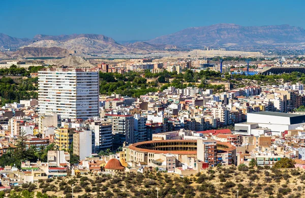 Skyline von alicante vom santa barbara castle aus gesehen, spanien — Stockfoto