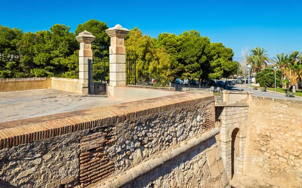 Puerta de entrada del Castillo de San Fernando en Alicante, España —  Fotos de Stock