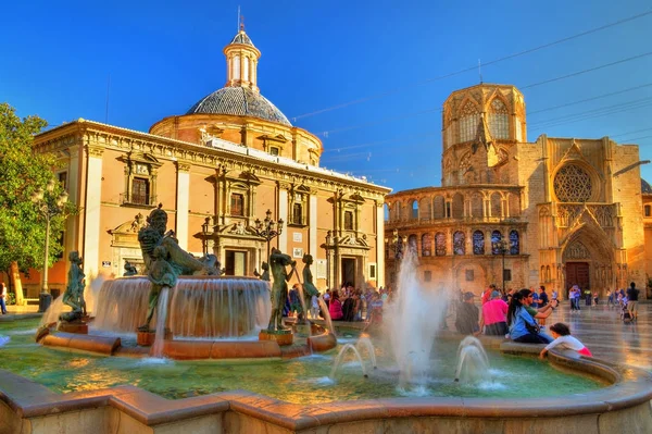 Πλατεία της Παναγίας και σιντριβάνι Ρίο Turia στη Βαλένθια, Ισπανία — Φωτογραφία Αρχείου