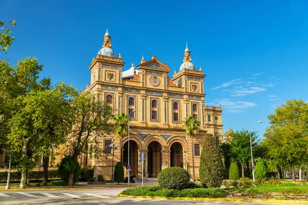 Главное здание Plaza de Espana, архитектурный комплекс в Севилле, Испания — стоковое фото