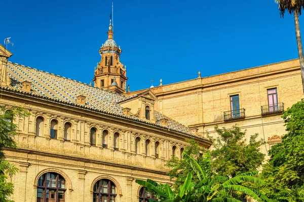 Edificio principal de la Plaza de España, un complejo de arquitectura en Sevilla - España —  Fotos de Stock
