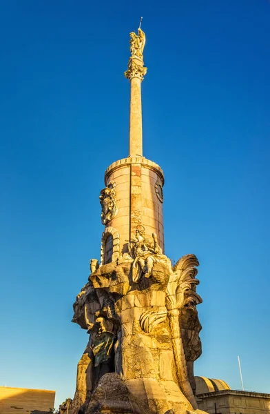 Statue des Heiligen Rafael Triumph in Cordoba, Andalusien, Spanien — Stockfoto