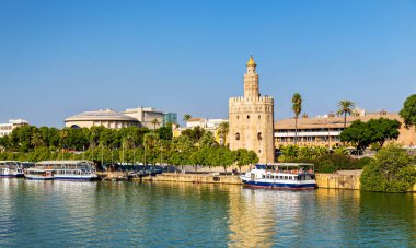 Torre del Oro, Seville, İspanya bir kule görünümünü