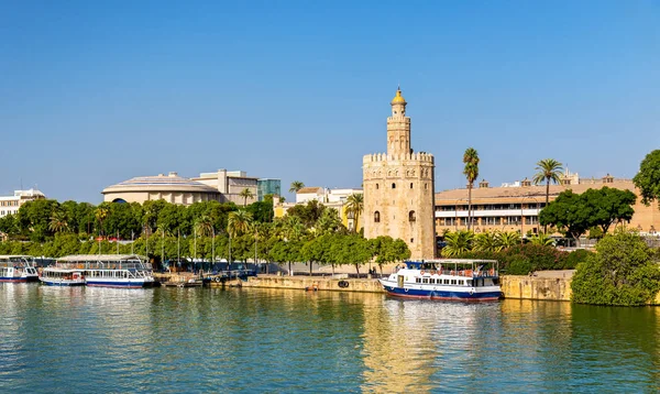 A Torre del Oro, a torony, Sevilla, Spanyolország-ban Kilátás — Stock Fotó