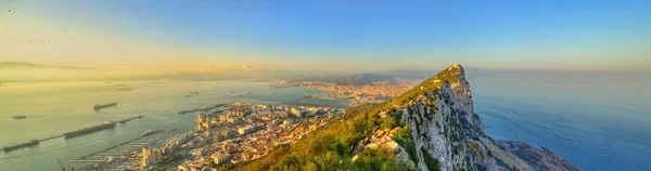 A gibraltári-sziklára, a Brit tengerentúli terület — Stock Fotó