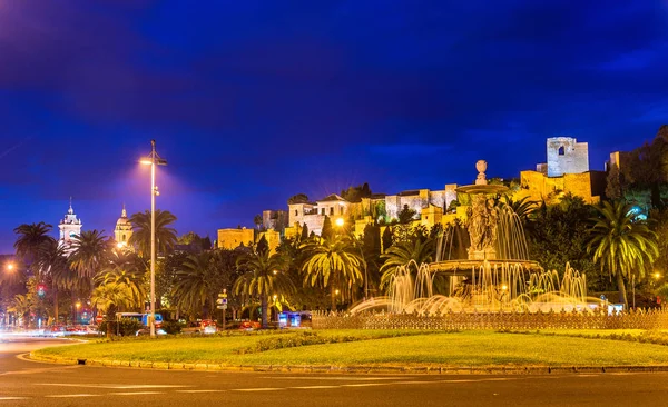 Fontana di Tres Gracias e Castello di Alcazaba a Malaga - Adalusia, Spagna — Foto Stock