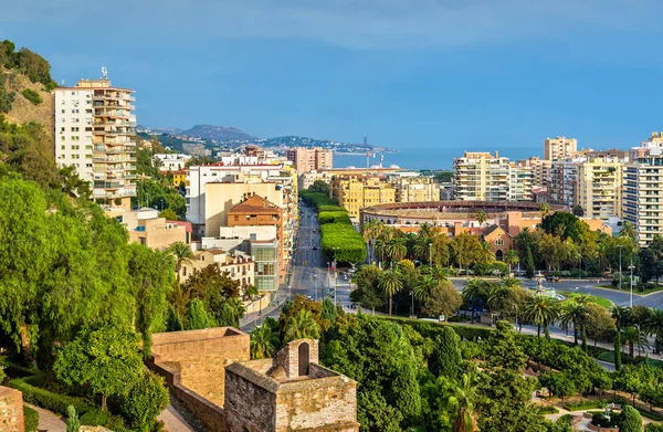 Vista de Málaga con Plaza de Toros de la Malagueta. España — Foto de Stock