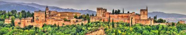 Alhambra, Sarayı ve Granada, İspanya'da karmaşık Kale Panoraması