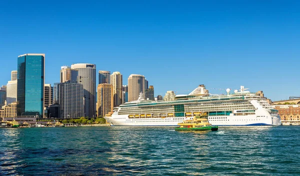 Cruise Ship in Sydney Harbour, Australia — Stock Photo, Image