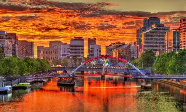 Coucher de soleil sur la rivière Yarra à Melbourne, Australie — Photo