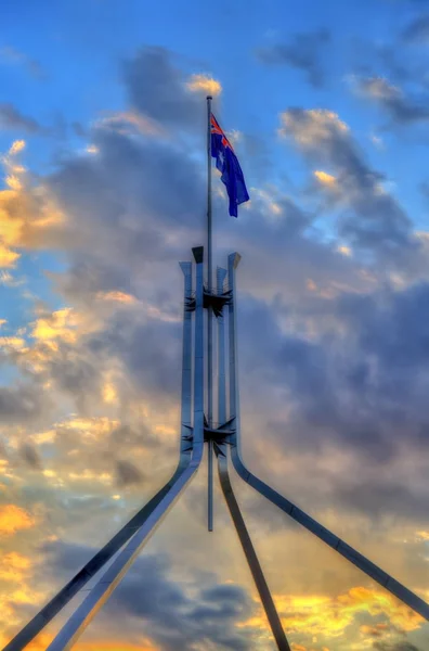 The Australian flag on top of Parliament House in Canberra — Stock Photo, Image