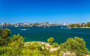 Sydney Barangaroo rezerv Parkı'ndan görüldüğü gibi Harbour
