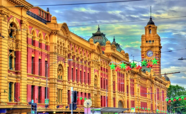 Flinders Street järnvägsstation, en ikonisk byggnad från Melbourne, Australien — Stockfoto
