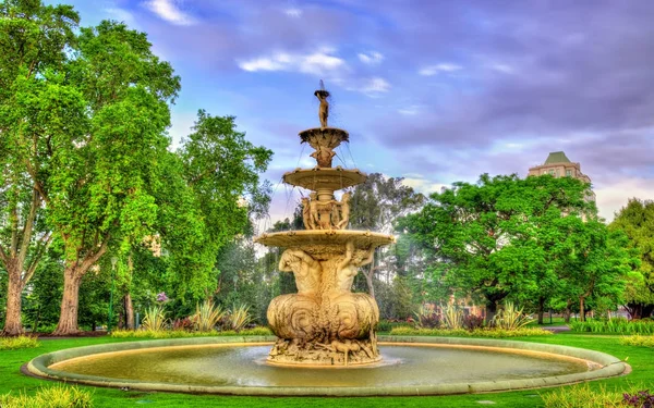 Hochgurtel Exhibition Fountain in Carlton Gardens - Melbourne, Australia — Stock Photo, Image