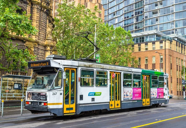 Comeng A1 klass spårvagn på La Trobe Street i Melbourne, Australien — Stockfoto