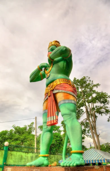 Statue von Hanuman, einem hinduistischen Gott, in der Ramayana-Höhle, Batu-Höhlen, Kuala Lumpur — Stockfoto