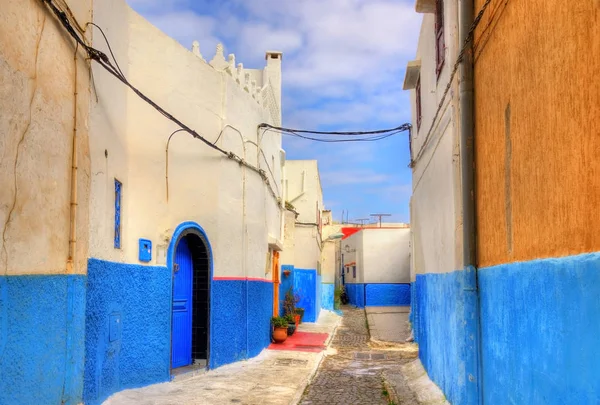 Beroemde blauwe en witte huizen in de Kasbah van de Udayas - Rabat, Marokko — Stockfoto