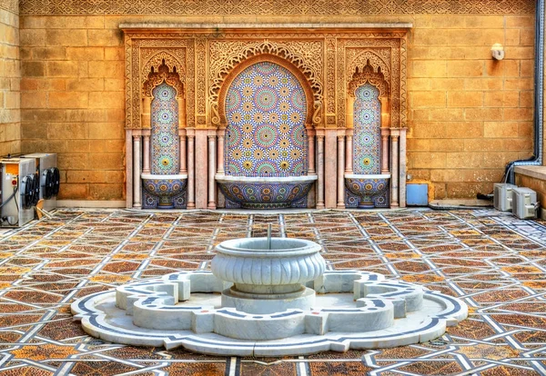 Fontanna w mauzoleum Mohammeda V w Rabacie, Maroko — Zdjęcie stockowe
