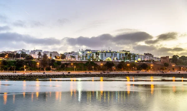 Pôr do sol acima de Rabat e do rio Bou Regreg, Marrocos — Fotografia de Stock