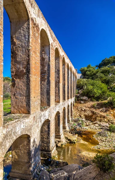 Acueducto de Haroune cerca de Moulay Idriss y Volubilis en Marruecos — Foto de Stock