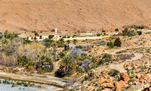Un pueblo con casas tradicionales de kasbah en el valle de Ziz, Marruecos — Foto de Stock