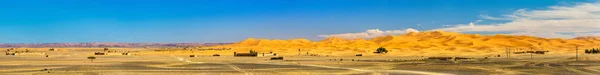 Dunas de areia no deserto do Saara em Merzouga, Marrocos — Fotografia de Stock