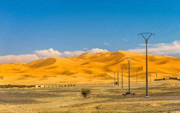 Песчаные дюны в пустыне Сахара в Мерзуге, Марокко — стоковое фото