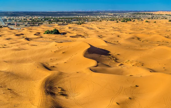 Duny Erg Chebbi poblíž Merzouga v Maroku — Stock fotografie