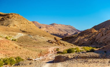 Manzara AIT Ben Ali ve Bou Tharar, Fas arasında yüksek Atlas dağlarının