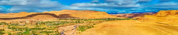 Paisaje cerca del pueblo de Ait Ben Haddou en Marruecos — Foto de Stock