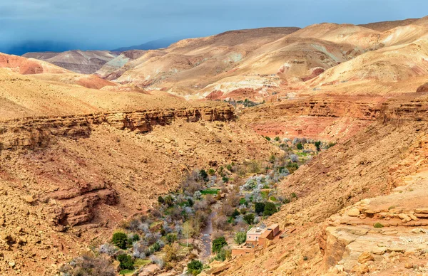 Landschap van de Asif Ounila vallei in de hoge Atlas bergen, Marokko — Stockfoto