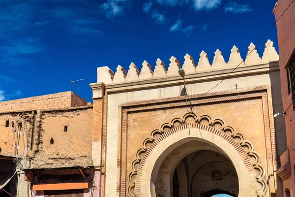 Puerta en Medina de Marrakech, patrimonio de la UNESCO en Marruecos —  Fotos de Stock