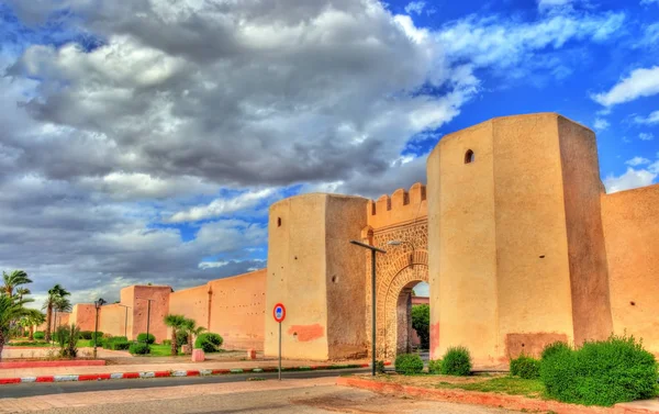 Bab Laarissa nebo Bab Er-Raha, jedné z bran Marrákeš, Maroko — Stock fotografie