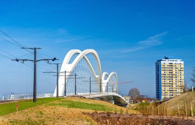 Yeni tramvay hattı Strasbourg - Fransa ve Almanya Kehl bağlanır.