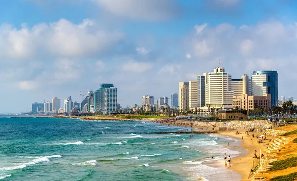 Uitzicht op Alma strand aan de Middellandse Zee waterkant in Tel Aviv — Stockfoto