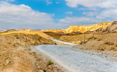 Çakıl yol Dead Sea - İsrail yakınındaki Judaean çölde